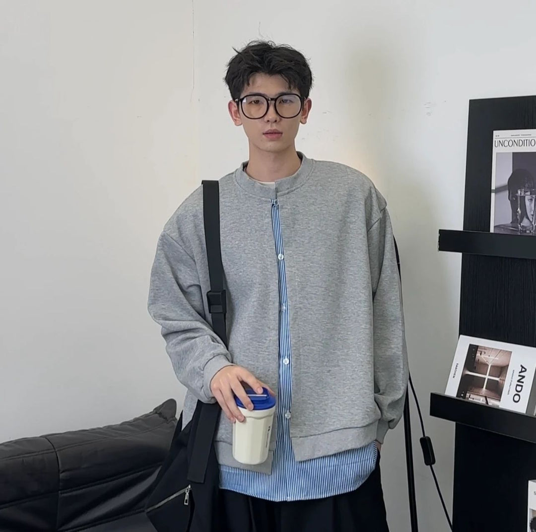 Herren Sweatshirt im Lagenlook mit verdeckter Knopfleiste und Rundhalsausschnitt Echoarchiv