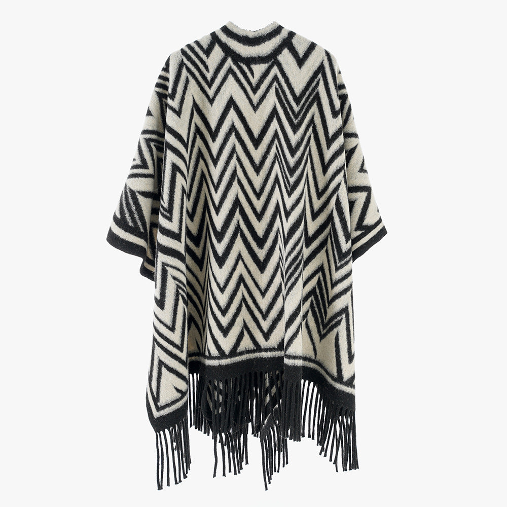 Damen Großer Fransenponcho im Oversize‑Cape mit geometrischem Zickzack‑Jacquard Echo Archiv