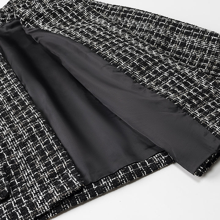 Damen kurze Bouclé‑Tweedjacke mit Rundhalsausschnitt dekorativen Goldknöpfen und aufgesetzten Taschen – Célinea