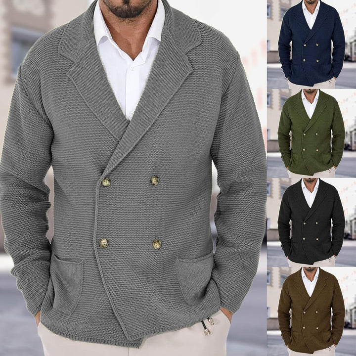 Herren Strickjacke mit doppelter Knopfleiste und modernen Taschen Echoarchiv