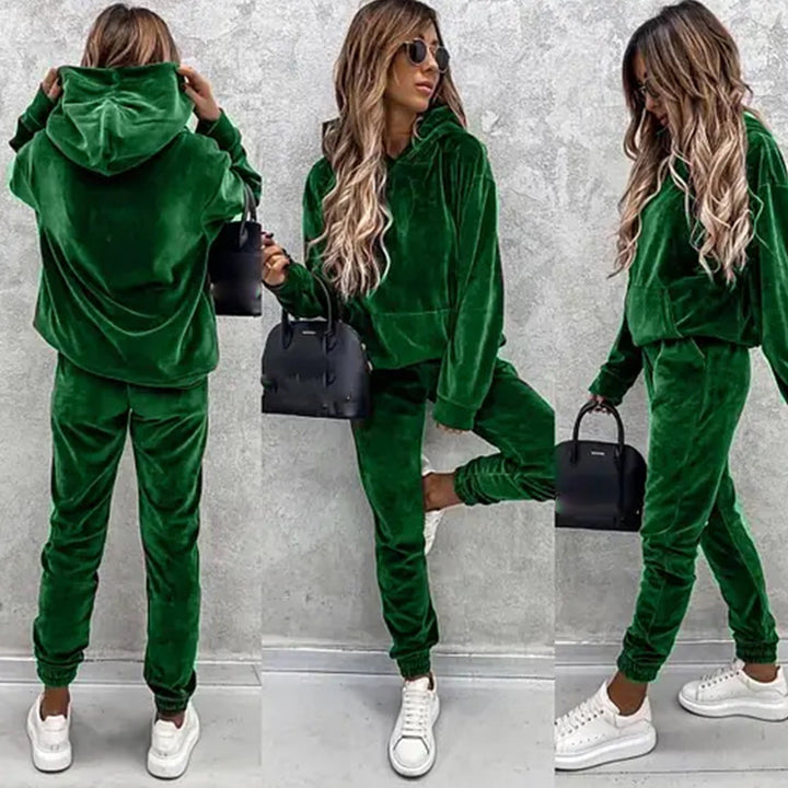 Damen Velours-Lounge-Set mit kuscheliger Kapuzenpullover und schmal zulaufender Jogginghose – Avérine