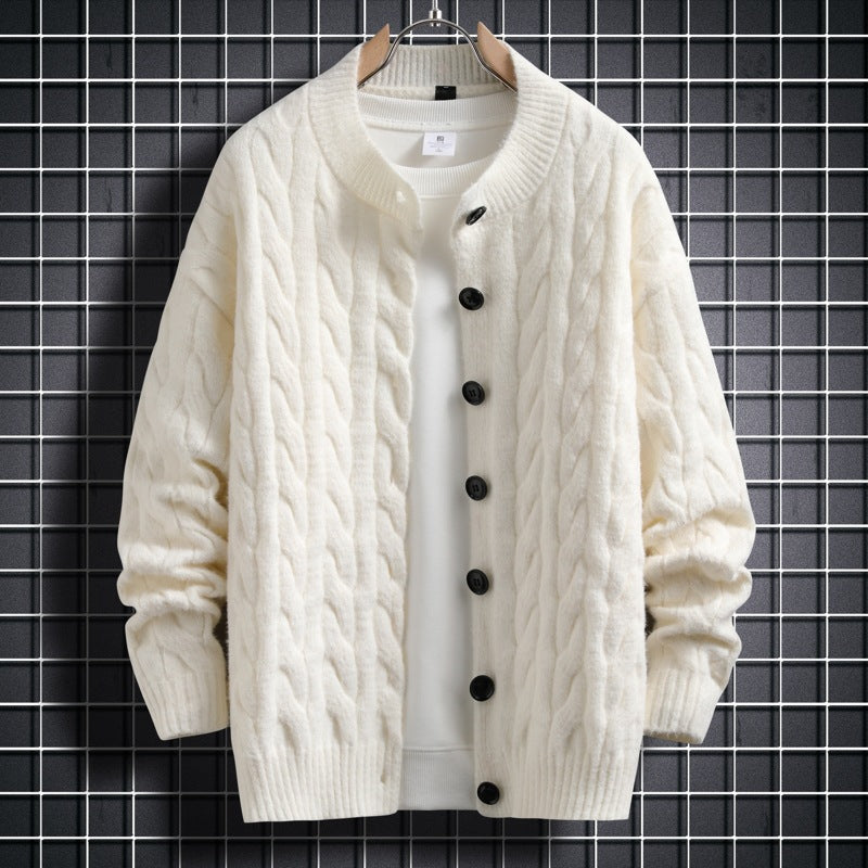 Herren Strickjacke mit modernem Zopfmuster und durchgehendem Knopfverschluss Echoarchiv