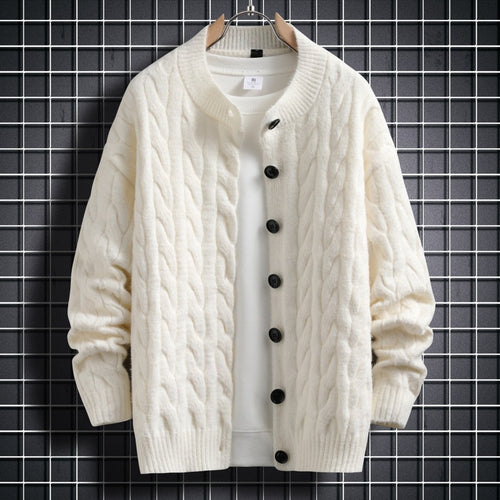 Herren Strickjacke mit modernem Zopfmuster und durchgehendem Knopfverschluss Echoarchiv