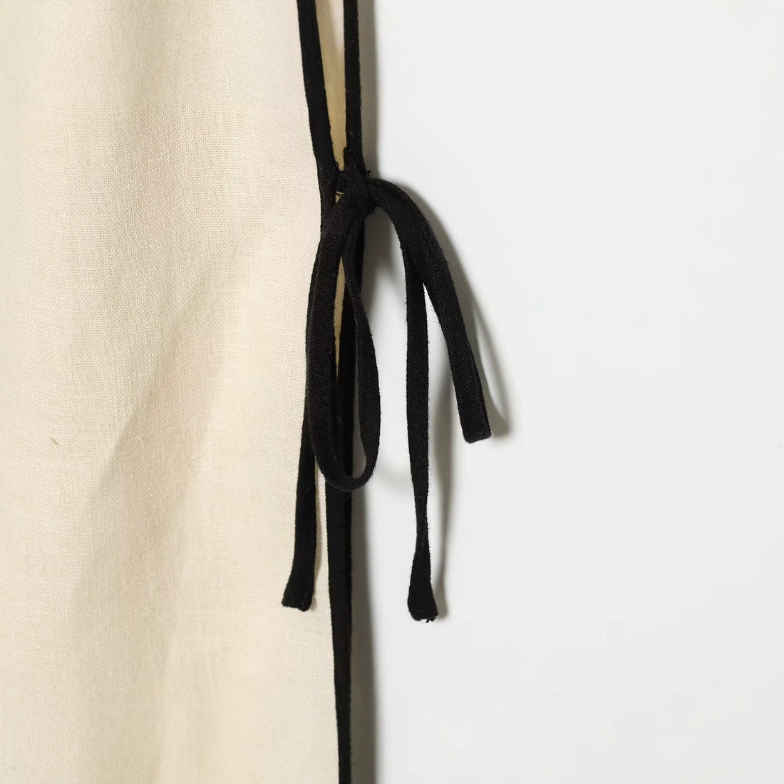 Damen Weite Leinenoptik-Hose mit hohem Elastikbund, Kontrastpaspel und Bein‑Schnürdetail Echoarchiv