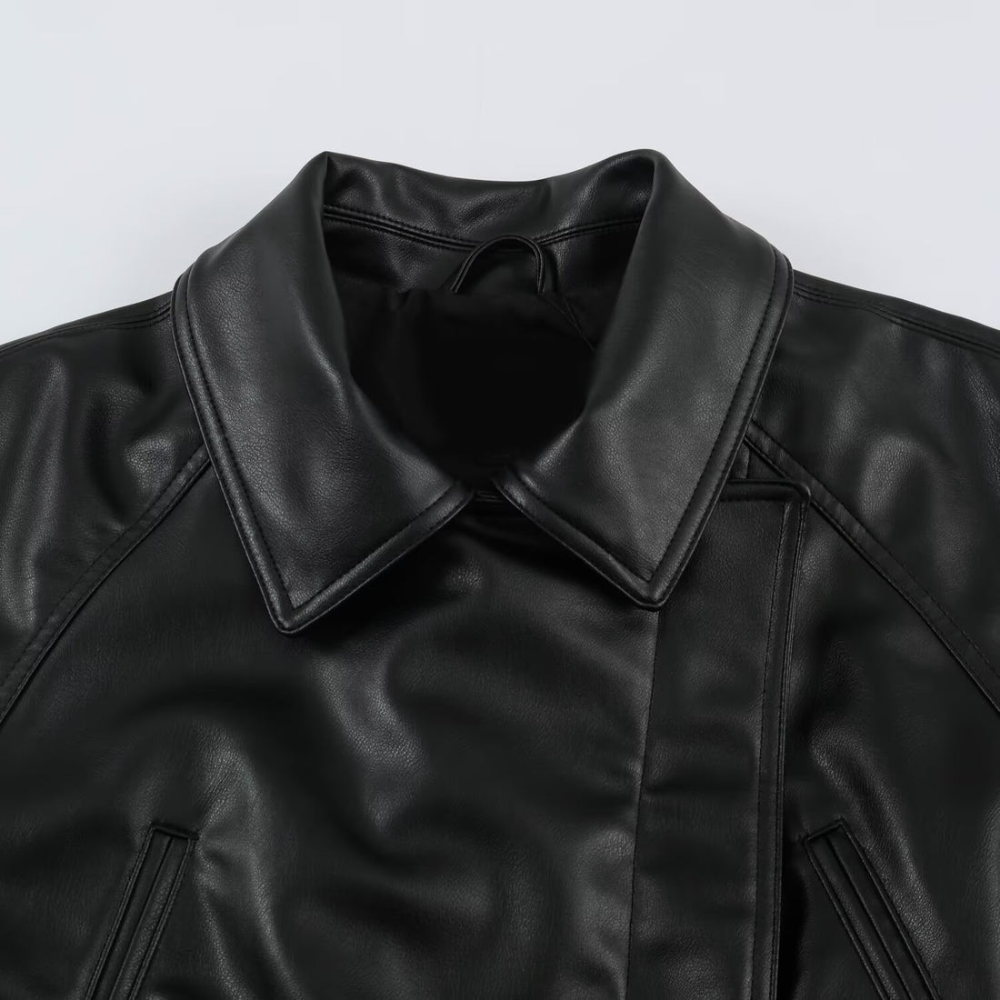 Damen Kurzjacke aus Lederimitat mit Taillengürtel und Oversize-Ärmeln Echoarchiv