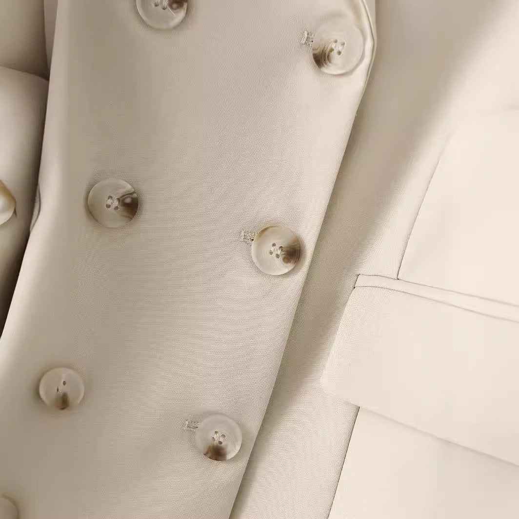 Damen leichter Doppelreiher-Blazer aus Strukturcrepe mit Pattentaschen und definierter Taillenform – Valéne