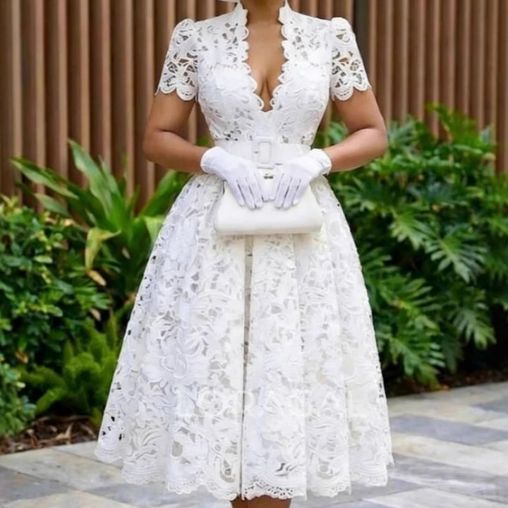 Damen Spitzen-Midi-Kleid mit elegantem V-Ausschnitt und Vintage-Rüschendetails Echo Archiv