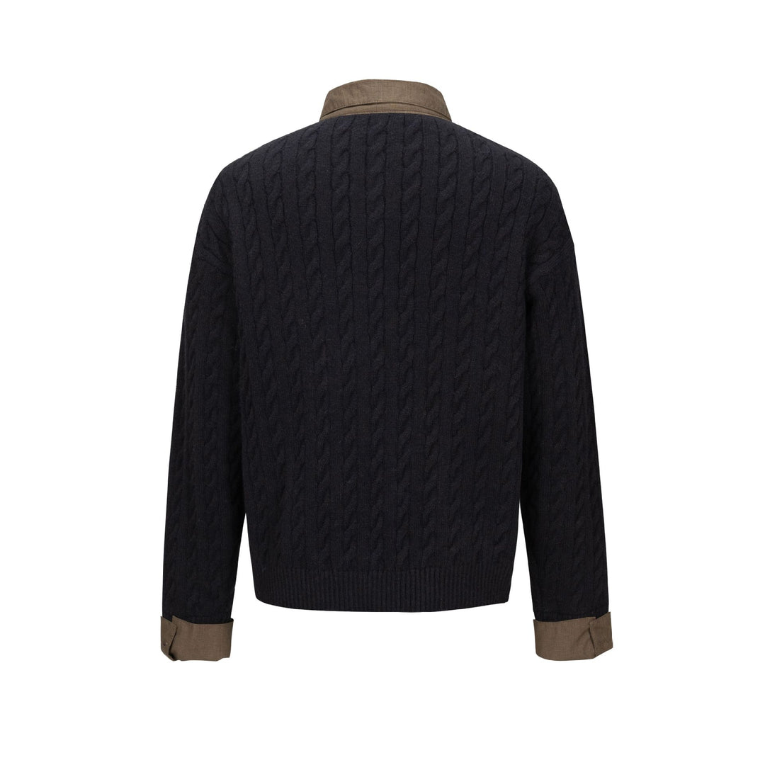 Herren Strukturierter Strickpullover mit integriertem Hemdkragen und Dreiknopf‑Leiste Echoarchiv