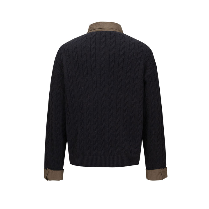 Herren Strukturierter Strickpullover mit integriertem Hemdkragen und Dreiknopf‑Leiste Echoarchiv
