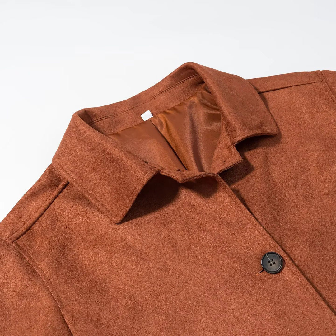 Damen eleganter Veloursmantel mit Hemdkragen aufgesetzten Pattentaschen und geradem Schnitt – Montévia