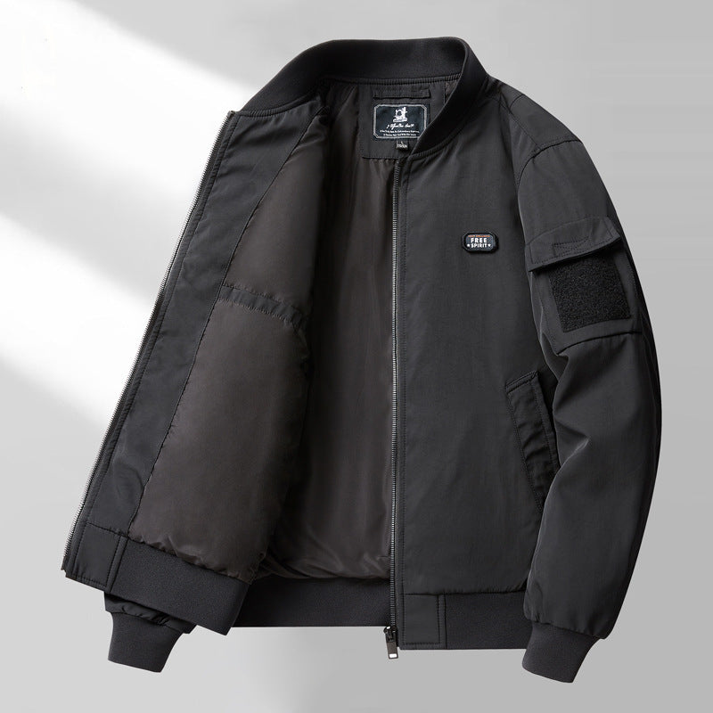 Herren leicht wattierte Bomberjacke im Utility-Look mit Ärmeltasche Echoarchiv