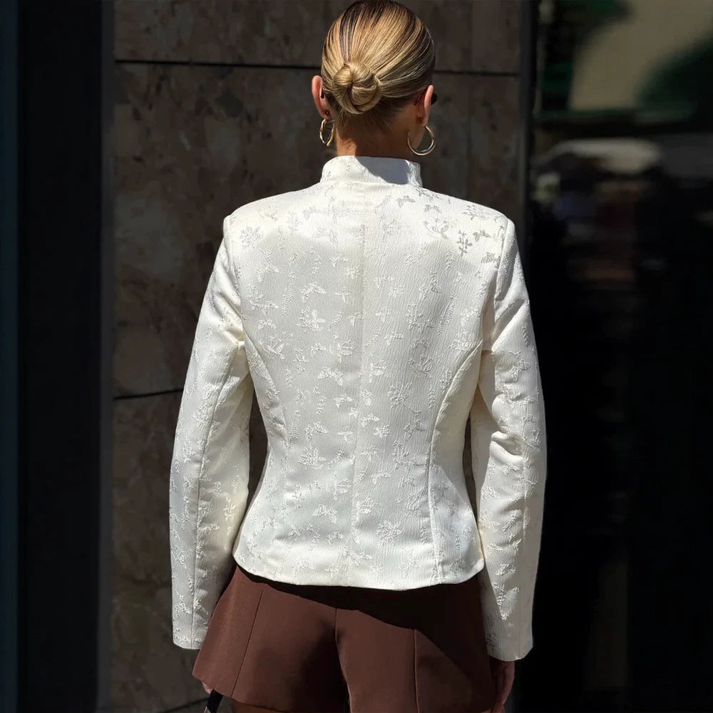 Damen Taillierter Jacquard-Blazer mit überlappendem Revers und dekorativen Knöpfen Echoarchiv