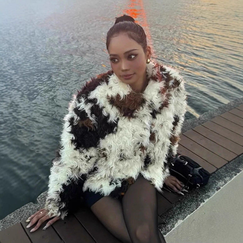 Damen Kurze Shaggy-Faux-Fur-Bomberjacke mit strukturierter Patchwork-Optik Echo Archiv