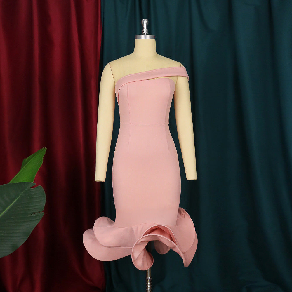 Damen figurbetontes Mermaid-Kleid mit schulterfreiem Design und wogendem Saum Echo Archiv