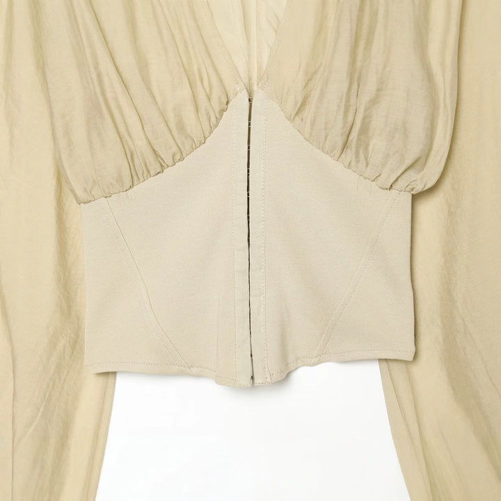 Damen Kurzes Bolero-Blouson mit tiefem V‑Ausschnitt, geraffter Passe und Ballonärmeln Echo Archiv