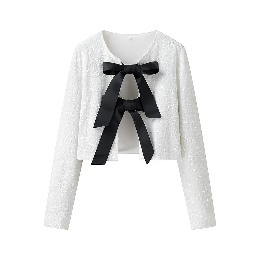 Damen kurze Pailletten-Jacke mit zweifacher Satin-Schleifenfront und Rundhalsausschnitt – Célinea