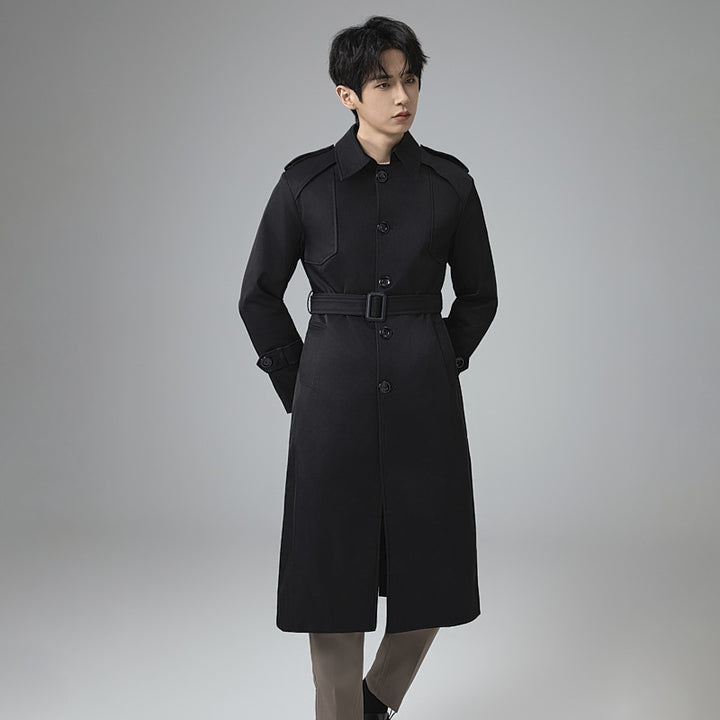 Herren Trenchcoat mit Taillengürtel, Schulterklappen und klassischer Knopfleiste Echoarchiv