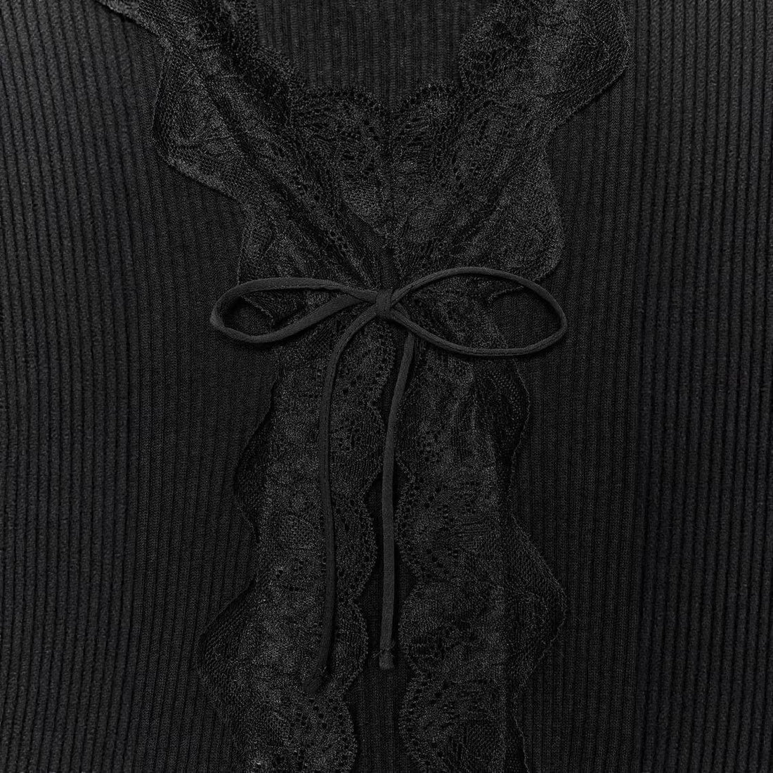 Damen Geripptes Cropped-Langarmtop mit Spitzen-V-Ausschnitt und Bindeband Echoarchiv