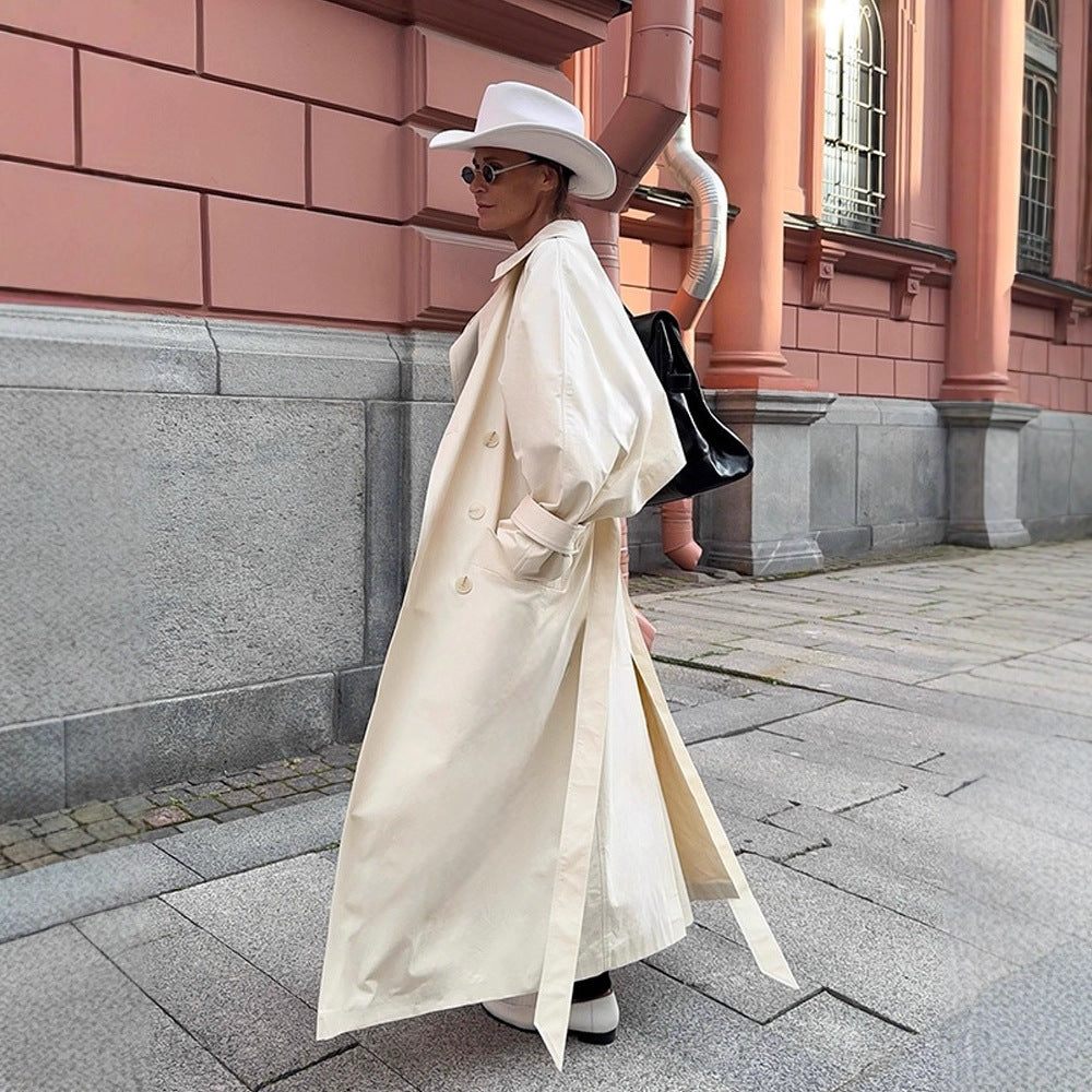 Damen Maxilanger taillierter Trenchcoat aus leichter Baumwollmischung mit Bindegürtel Echoarchiv