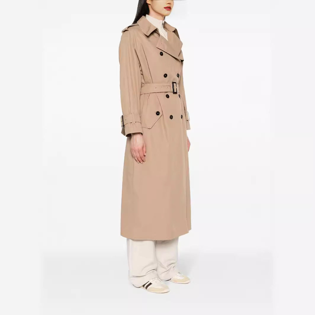 Damen Trenchcoat im Maxilänge mit doppelreihiger Knopfleiste und Taillengürtel Echoarchiv