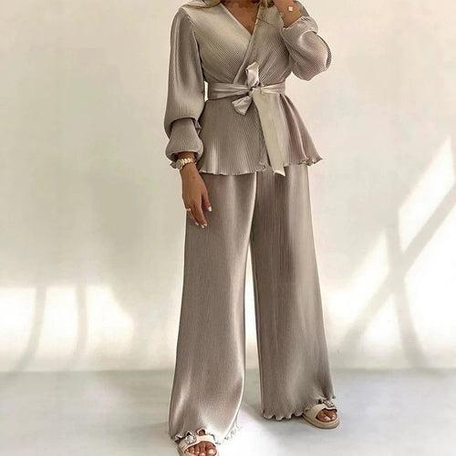 Damen Elegantes Plissee-Hosenanzug mit Bindegürtel Echo Archiv