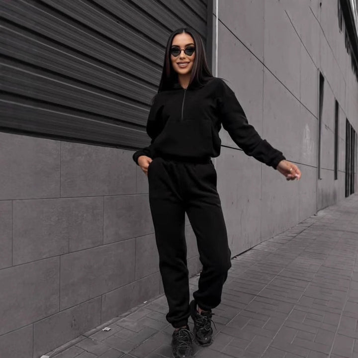 Damen sportliches Fleece-Set mit halbhohem Reißverschluss Kapuzenhoodie und lässiger Jogginghose – Avérine