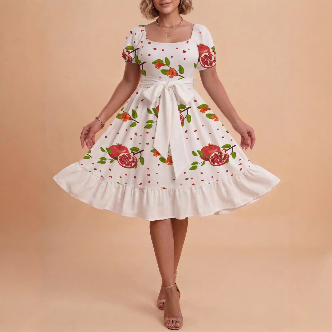 Damen Kleid mit tailliertem Schnitt und verspieltem Blumenmuster Echo Archiv