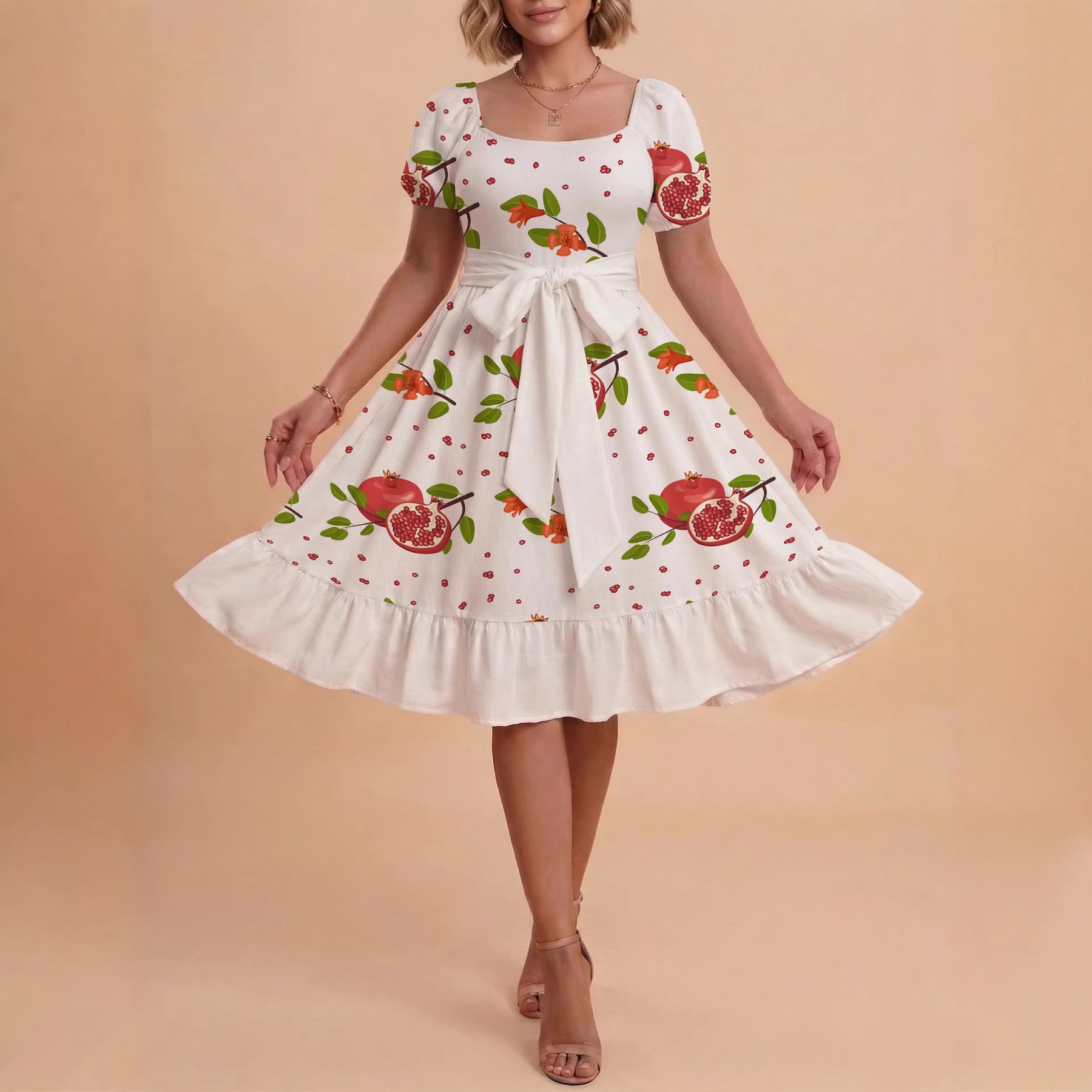 Damen Kleid mit tailliertem Schnitt und verspieltem Blumenmuster Echo Archiv
