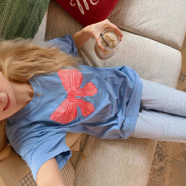 Damen gemütliches T-Shirt mit verspieltem Schleifenmotiv Echo Archiv