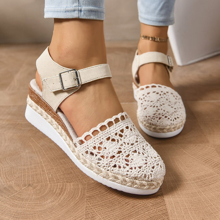 Damen  bestickte Espadrille-Pantoletten mit verstellbarem Knöchelriemen, floraler Häkel-Optik und geflochtenem Jute-Plateau Echo Archiv