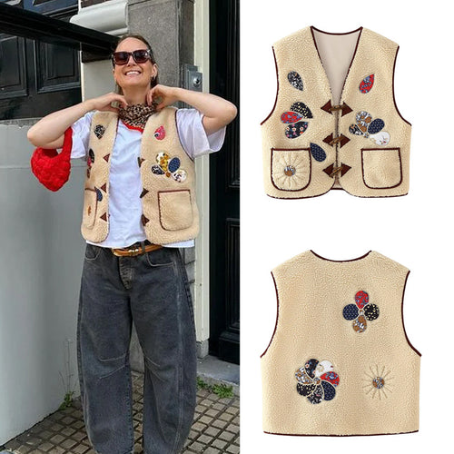 Damen nan ärmellose Teddyweste mit Patchwork-Applikationen und Holzknopf Verschluss Echo Archiv