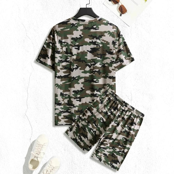 Herren Camouflage Sportanzug mit modernem Design und praktischen Taschen Echoarchiv