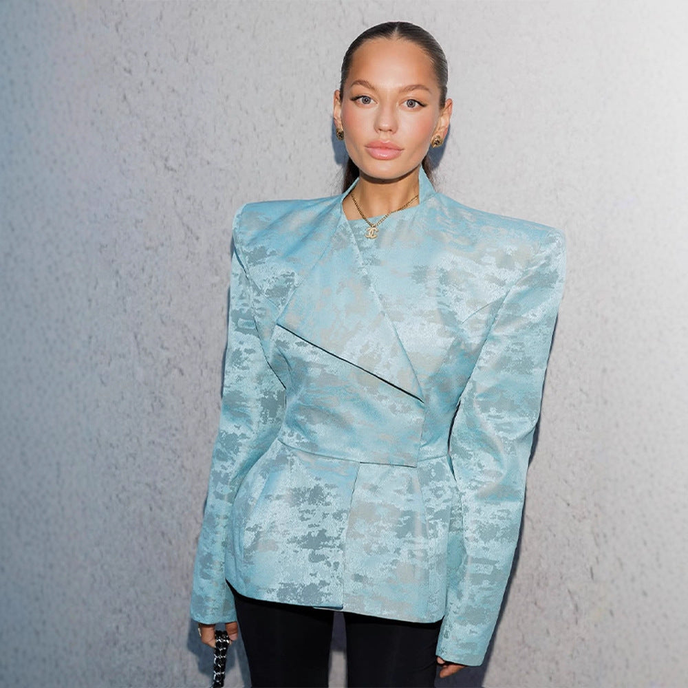 Damen Taillierter Jacquard-Blazer mit betonten Schultern, Schößchen und asymmetrischem Revers Echoarchiv