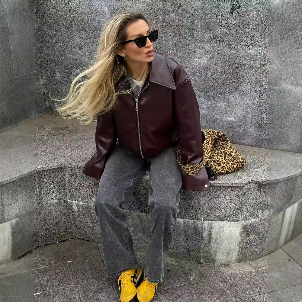 Damen 500+ leichte oversize Kunstleder‑Blousonjacke mit Hemdkragen, Reißverschluss und elastischem Saum Echo Archiv