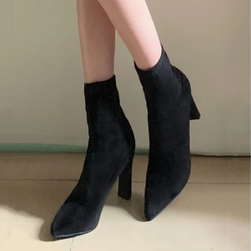 Damen spitz zulaufende Stiefeletten mit Sock-Top und skulpturiertem Stiletto-Absatz – Varelle