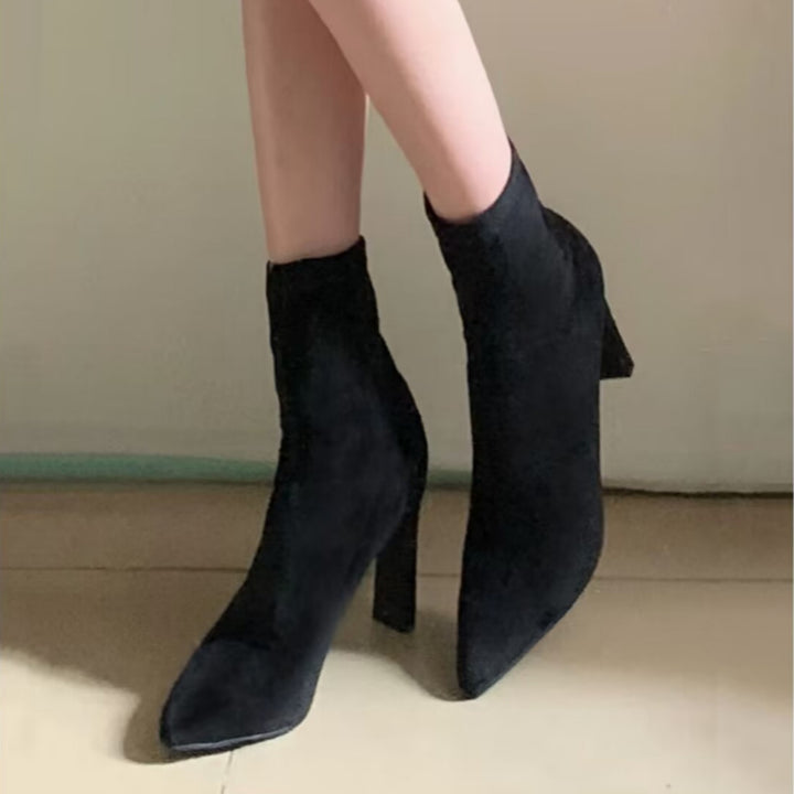 Damen spitz zulaufende Stiefeletten mit Sock-Top und skulpturiertem Stiletto-Absatz – Varelle