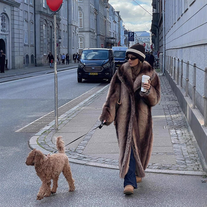 Damen Maxilanger Oversize Kunstfellmantel mit Vintage-Schnitt und weitem Reverskragen Echoarchiv