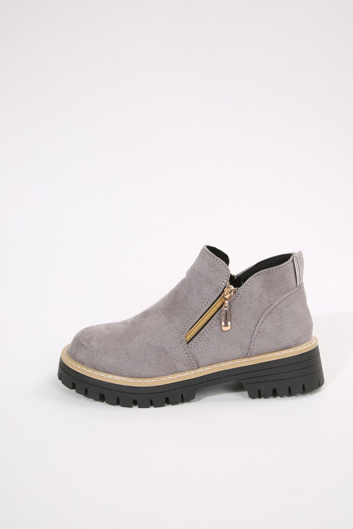 Damen Chelsea-Stiefelette mit profilierter Gummisohle und seitlichem Reißverschluss – Varelle