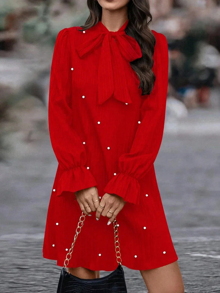 Damen Elegantes Minikleid mit Schleifenkragen und Rüschen Echo Archiv