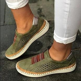 Damen Komfort-Slip-On-Sneaker aus Veloursleder mit elastischem Mehrstreifen-Dehnband und geflochtenem Espadrille-Detail – Névara