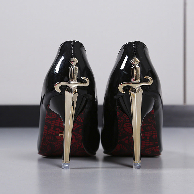 Damen extravagante Lack-Pumps mit dolchförmigem Metallabsatz Echo Archiv