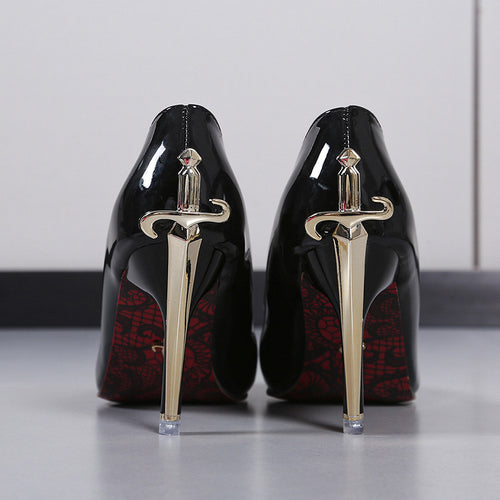 Damen extravagante Lack-Pumps mit dolchförmigem Metallabsatz Echo Archiv