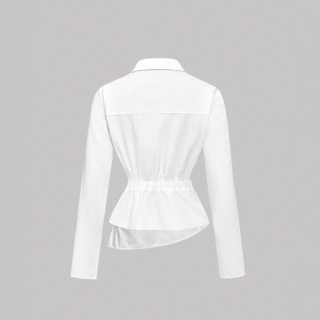 Damen Wickelbluse mit taillierter Drapierung und asymmetrischer Knopfleiste – Avérine