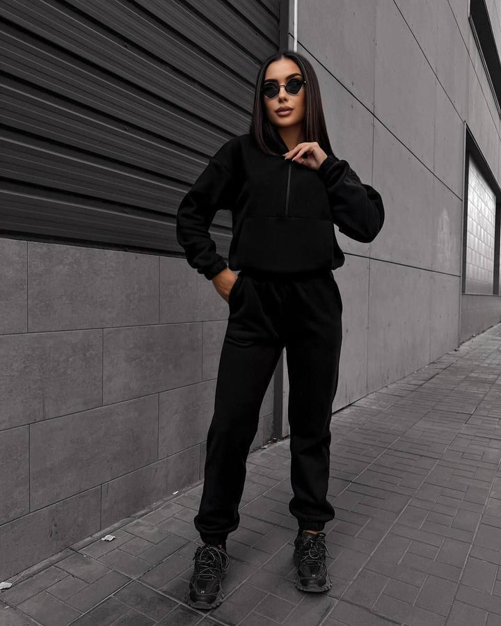 Damen sportliches Fleece-Set mit halbhohem Reißverschluss Kapuzenhoodie und lässiger Jogginghose – Avérine