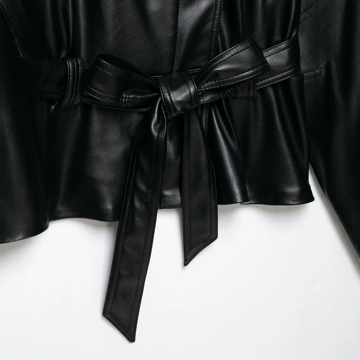 Damen Taillierter Kunstleder-Blazer mit Bindegürtel und Schalkragen Echoarchiv