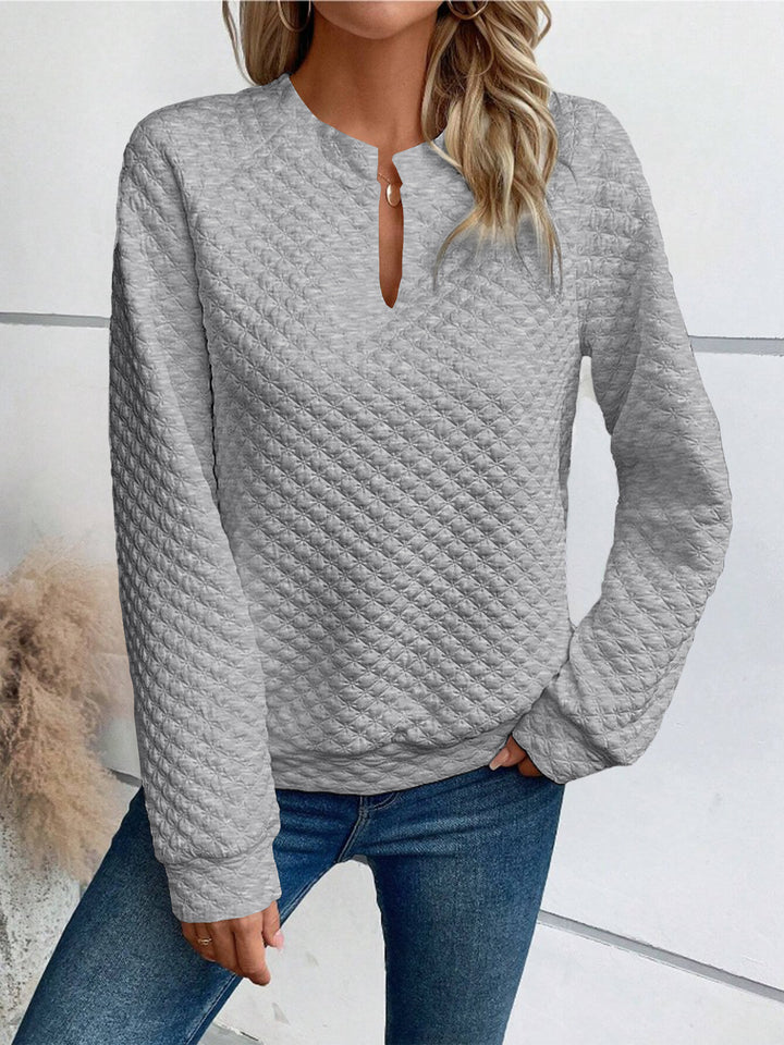 Damen Gestepptes Sweatshirt mit Schlitzkragen, Rautenstruktur und Raglanärmeln – Mavelle