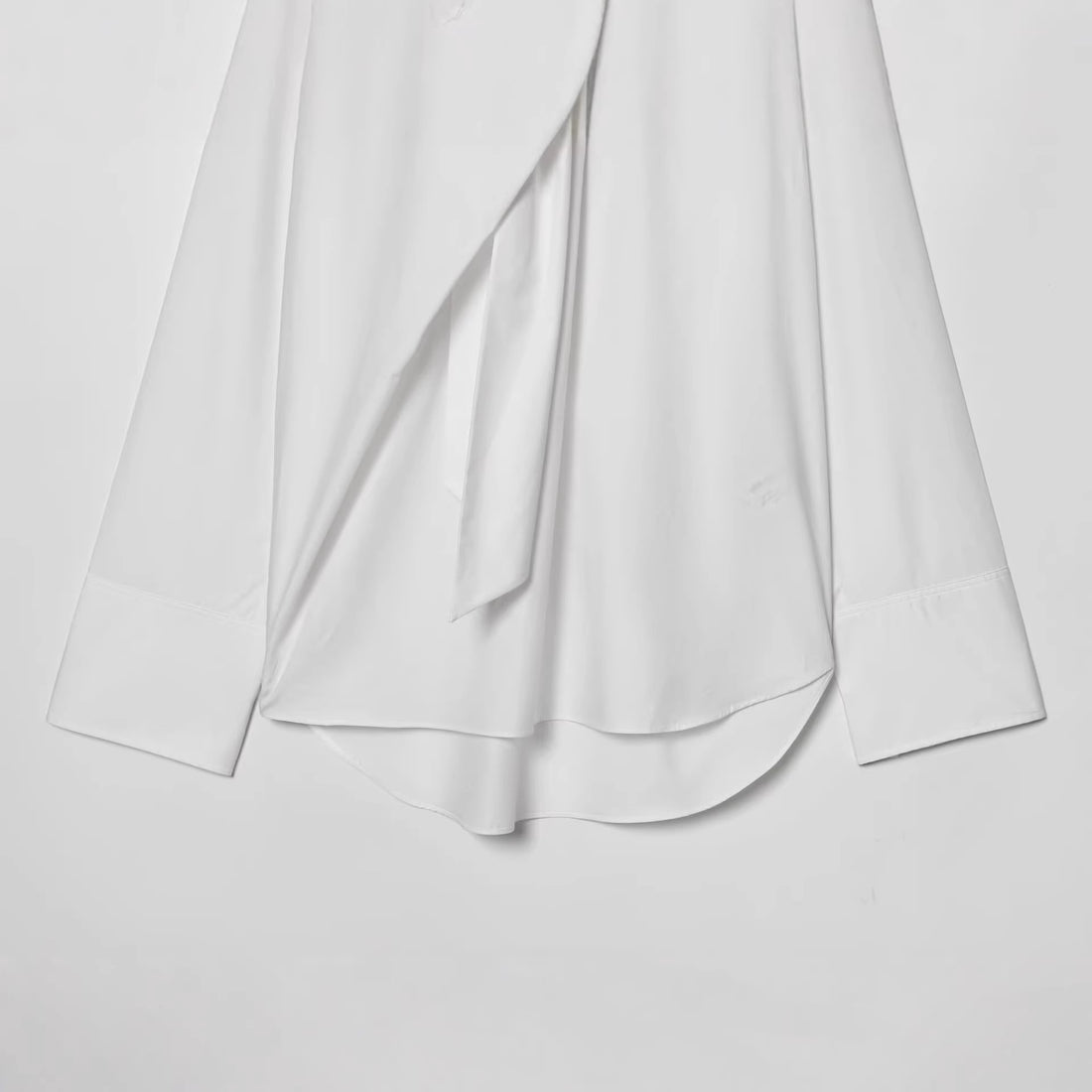 Damen Schluppenbluse mit weitem Oversize‑Schnitt und asymmetrischem Bindeschal Echoarchiv