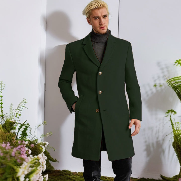 Herren eleganter Langmantel mit goldenen Knöpfen und klassischem Schnitt Echoarchiv