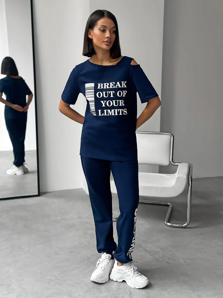 Damen lässiges Lounge-Set mit Cut-Out Schulter und Statement-Print – Avérine