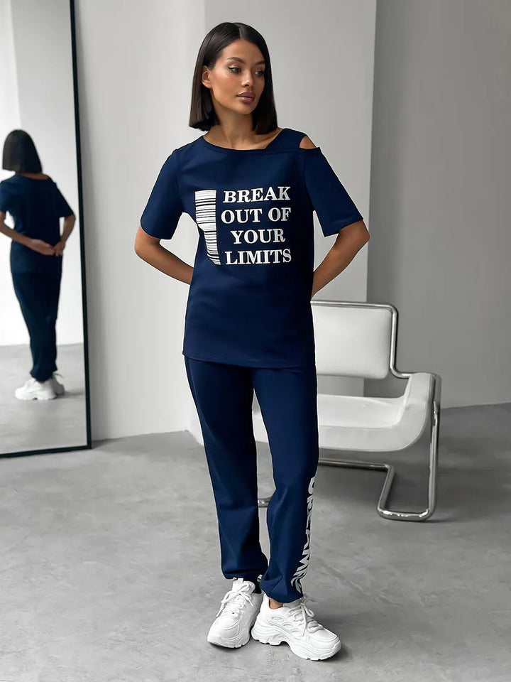 Damen lässiges Lounge-Set mit Cut-Out Schulter und Statement-Print – Avérine